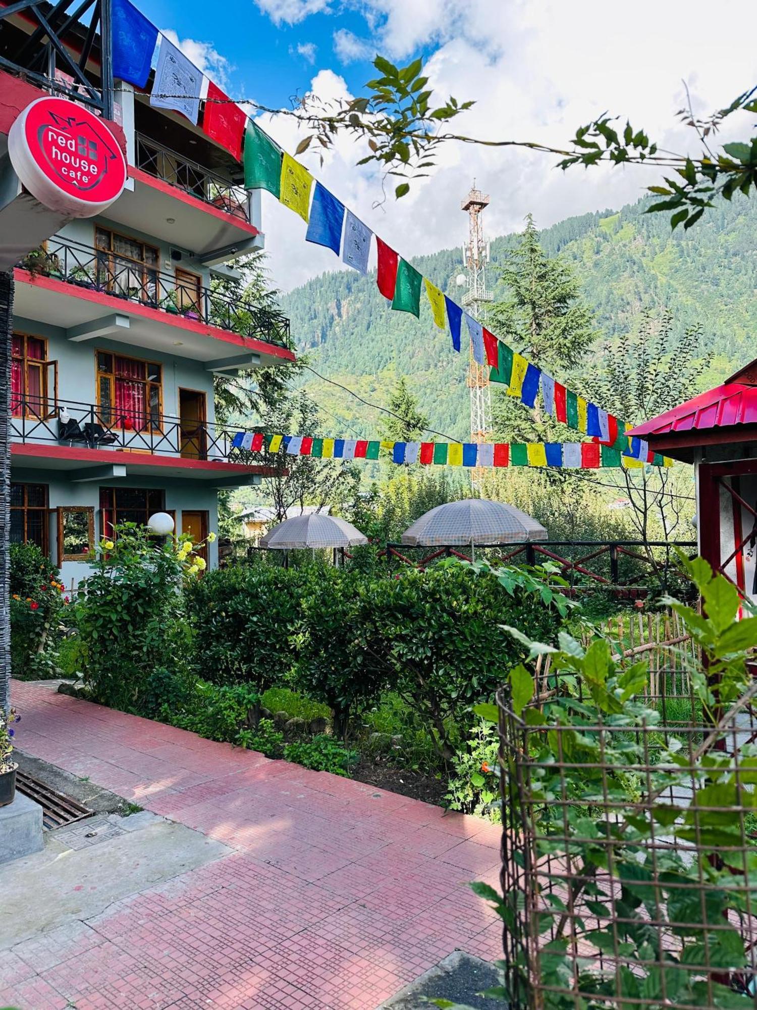 Red House Cafe Hotel Manali  Exterior photo