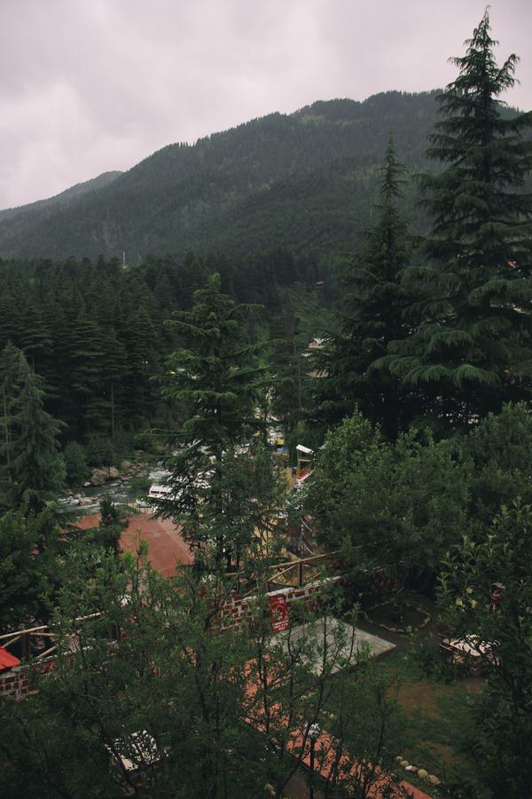 Red House Cafe Hotel Manali  Exterior photo
