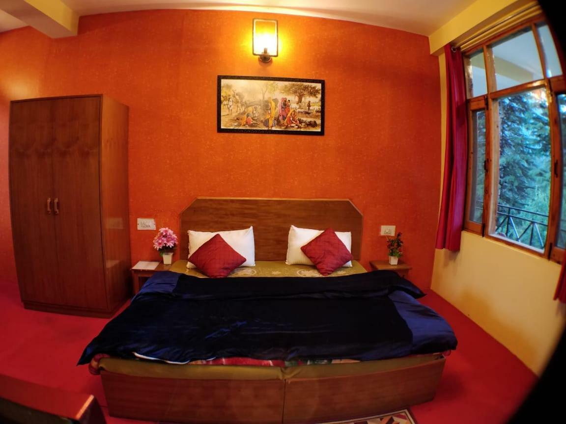 Red House Cafe Hotel Manali  Exterior photo