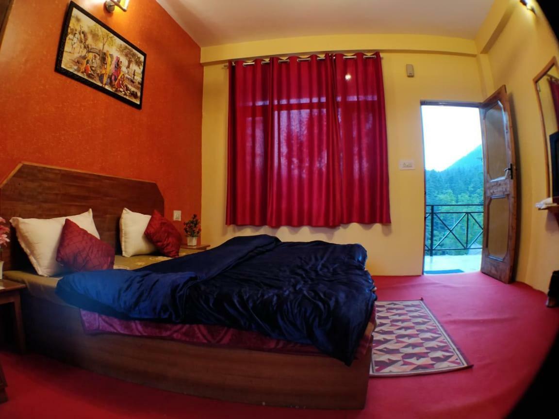 Red House Cafe Hotel Manali  Exterior photo